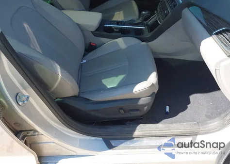 2015 Hyundai Sonata Limited z USA, uszkodzony, nr VIN 5NPE34AF1FH076670